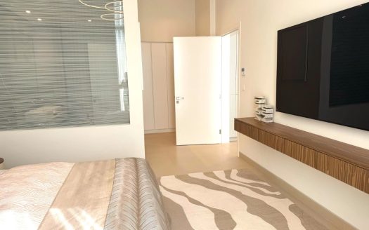 Corner Unit with Privet Dip Pool | Emerald Oasis