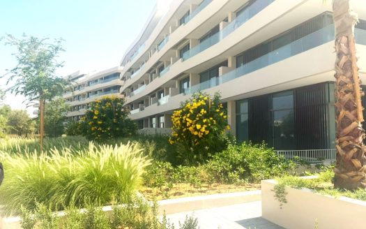 Corner Unit with Dip Pool | Ready to Move Direct