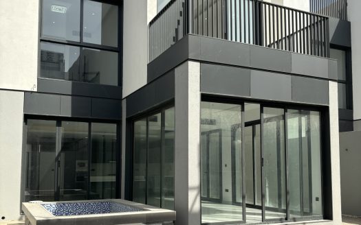 Brand New Luxury 6 Bedrooms Townhouse, Freehold