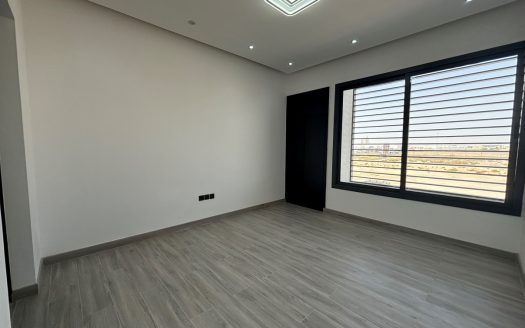 Brand New Luxury 6 Bedrooms Townhouse, Freehold