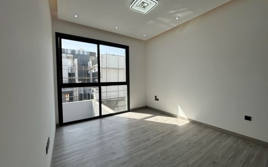 Brand New Luxury 6 Bedrooms Townhouse, Freehold