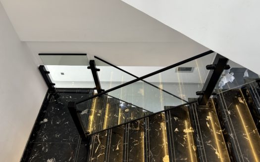 Brand New Luxury 6 Bedrooms Townhouse, Freehold