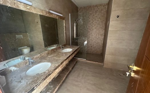 Golf Community | Close to Golf Course | Free Hold