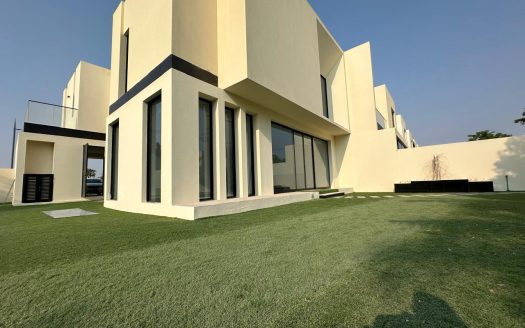 Golf Community | Close to Golf Course | Free Hold