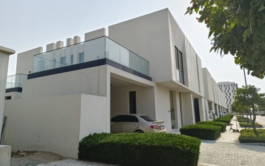 Luxury 3-BR Corner Townhouse in Al Zorah