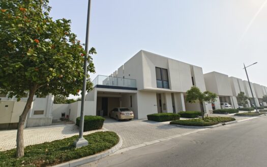 Luxury 3-BR Corner Townhouse in Al Zorah