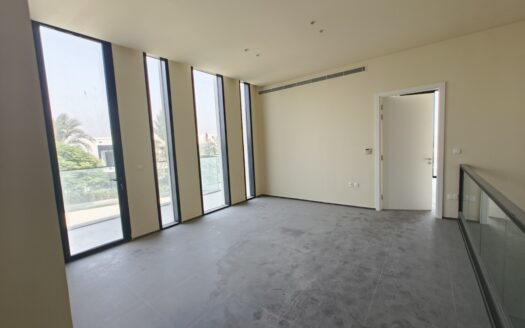 Luxury 3-BR Corner Townhouse in Al Zorah