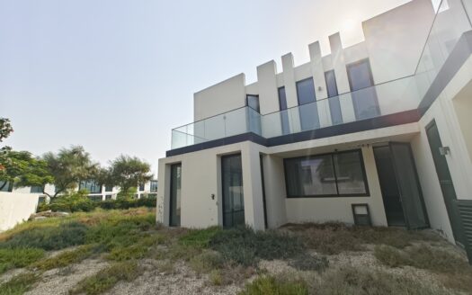 Luxury 3-BR Corner Townhouse in Al Zorah